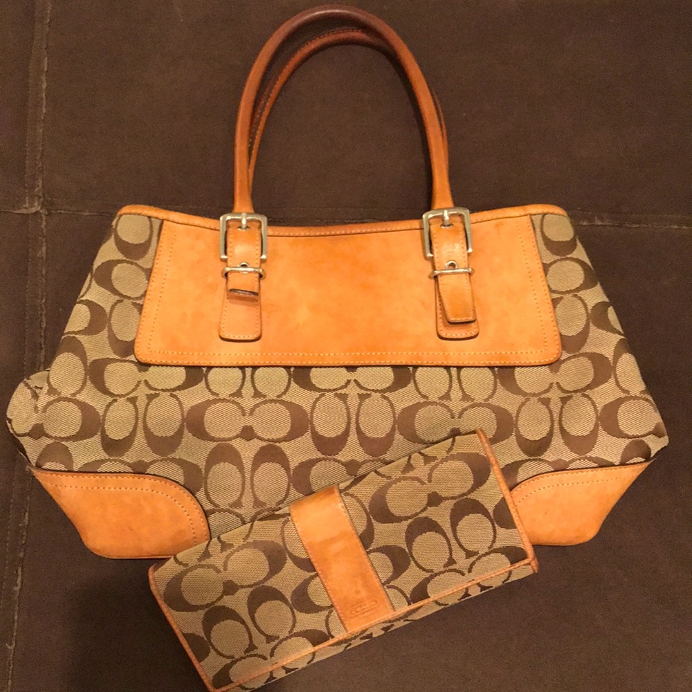 Coach Leather Handbag with wallet set